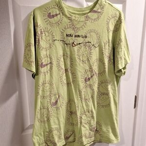 Nike Sun Club Lime Graphic Tee